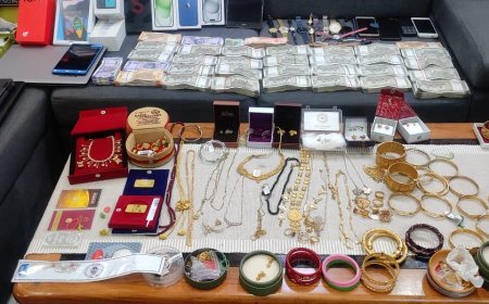 Officer Throws Rs 10 lakh To Neighbour's Home During Vigilance Raid